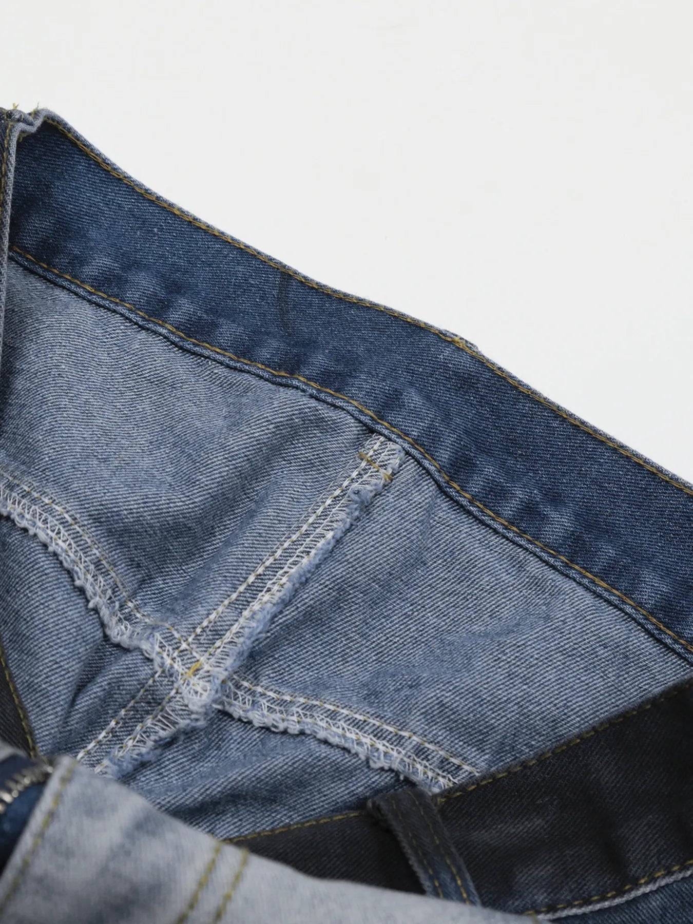 Men's Gradient Curved Jeans with Seam Detail