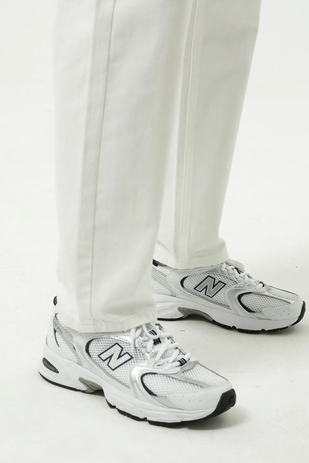 Straight Leg Jeans with Pockets