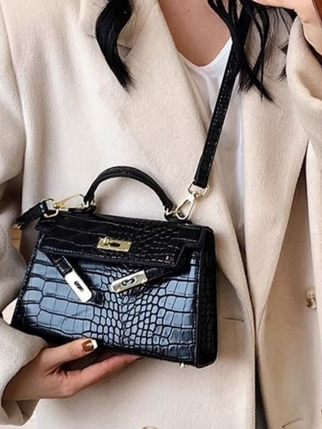 Crocodile Pattern Flap Crossbody Bag