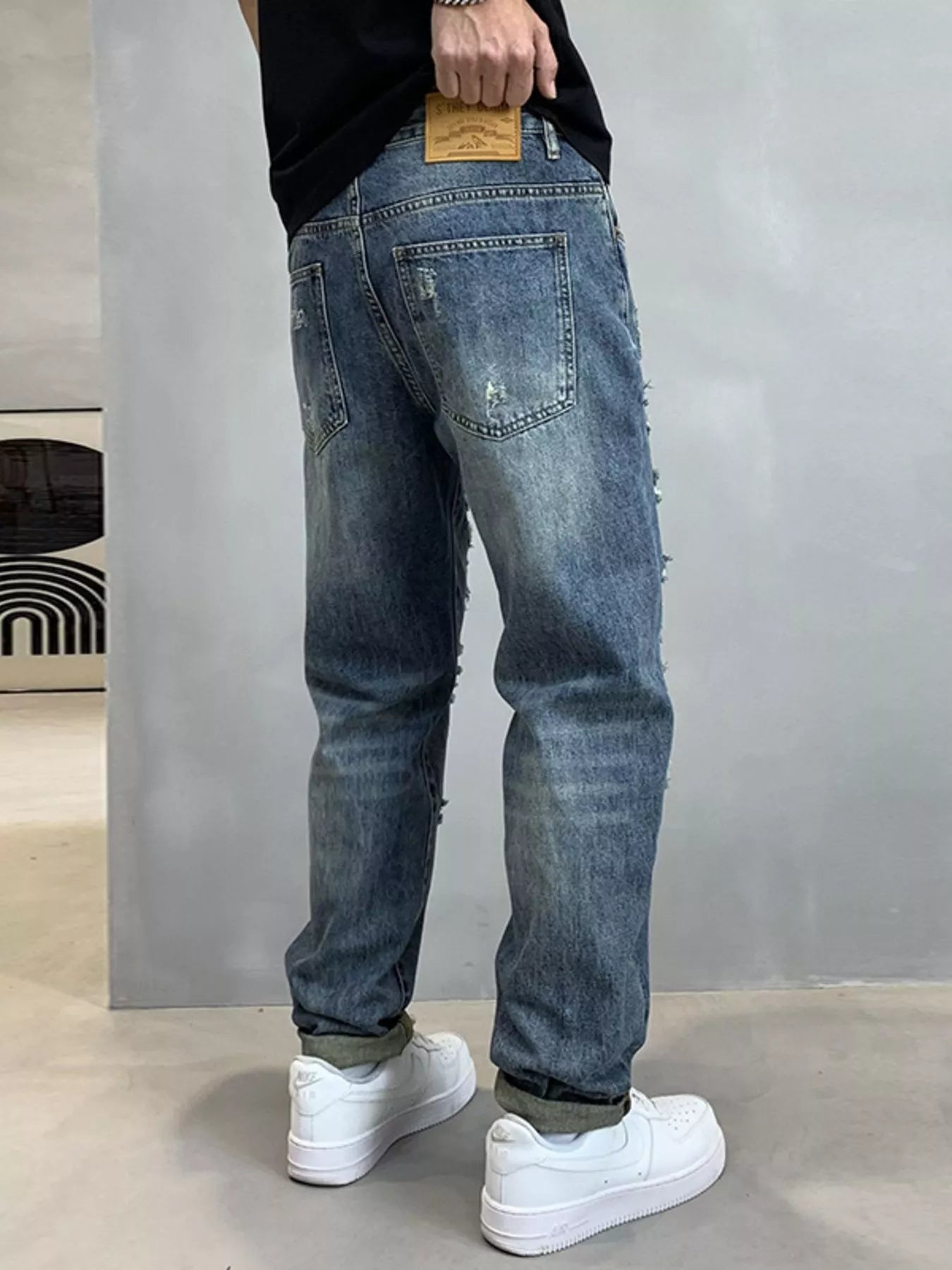 Men's Distressed Loose Fit Jeans