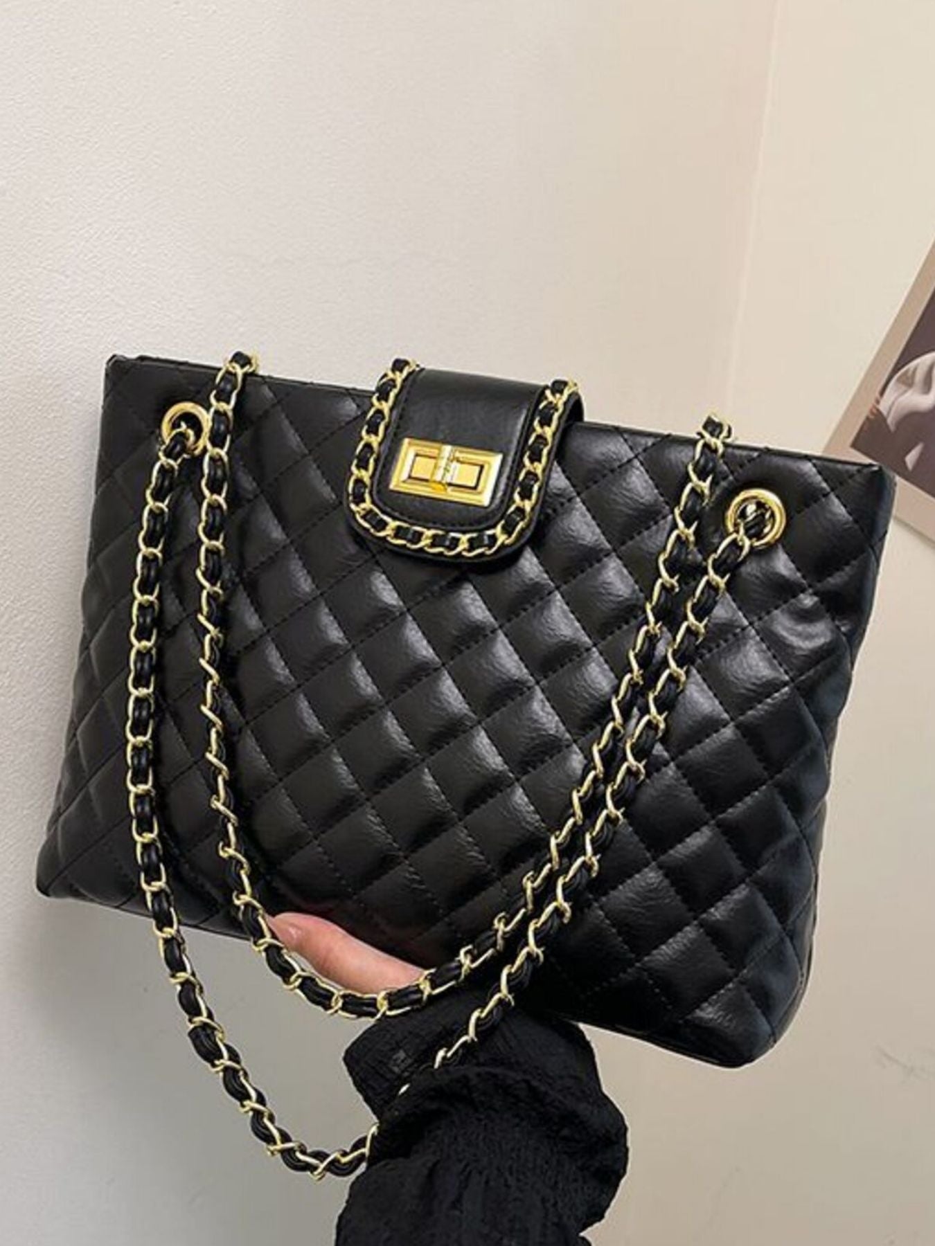Quilted Chain Strap Shoulder Bag