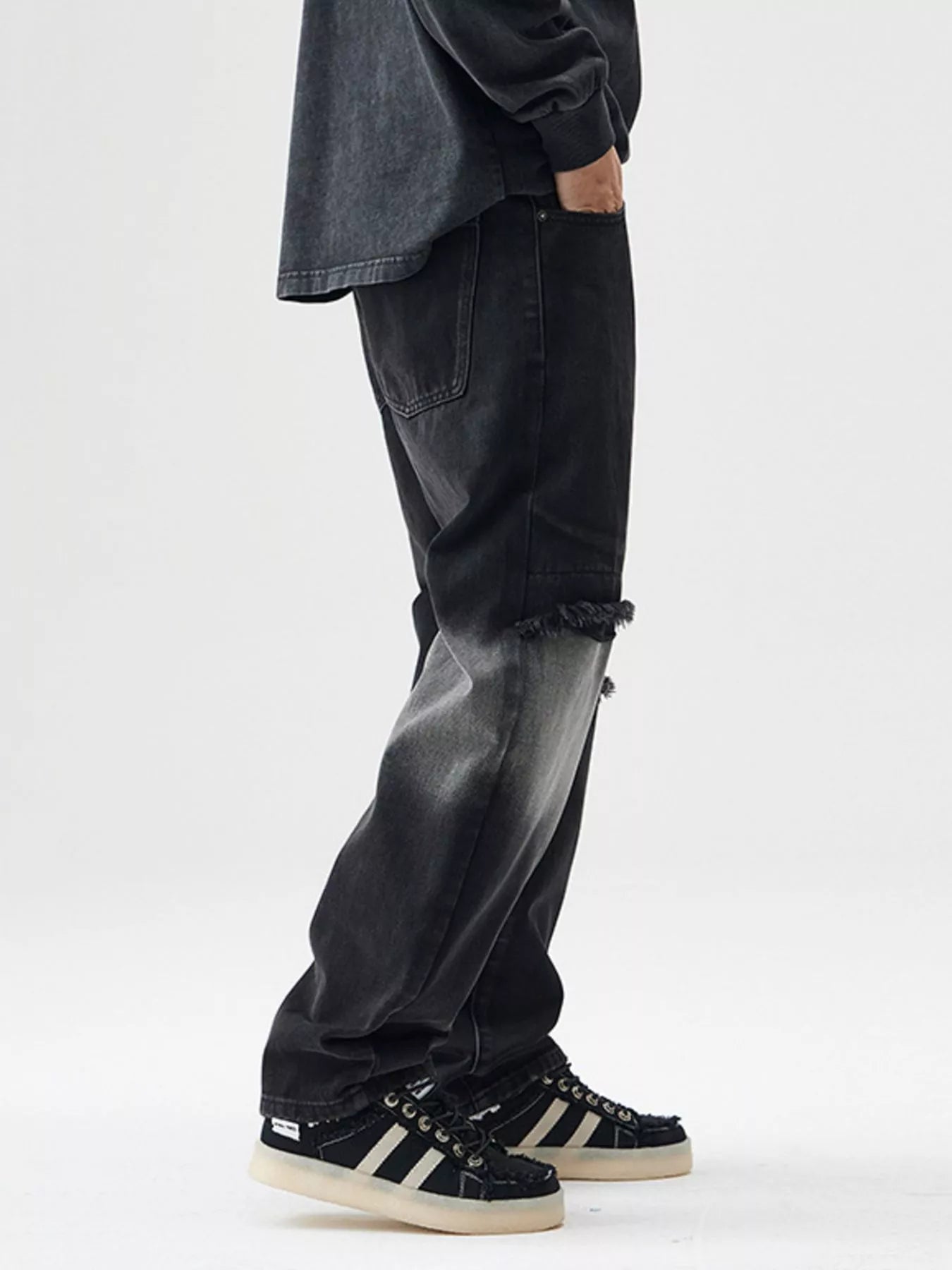 Men's Distressed Loose Fit Jeans