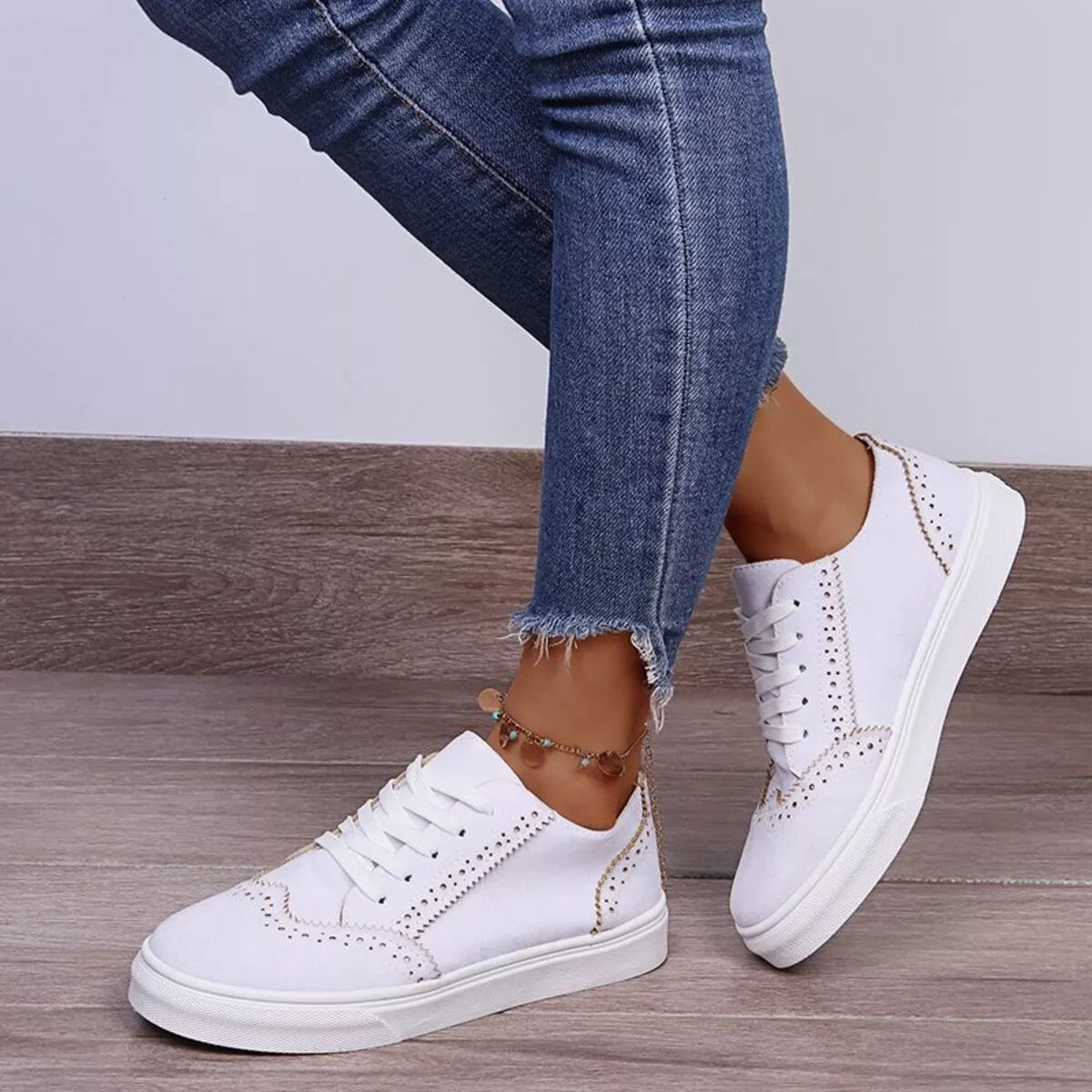 Lace Up Round Toe Sneakers