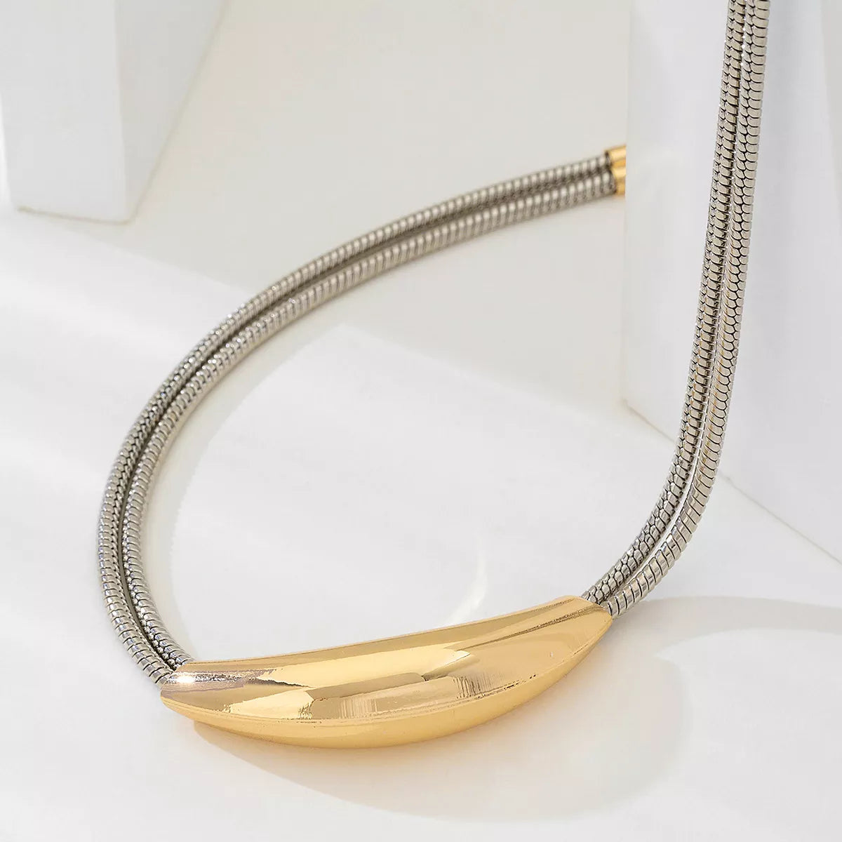 Two-Tone Alloy Curved Pendant Snake Chain Necklace