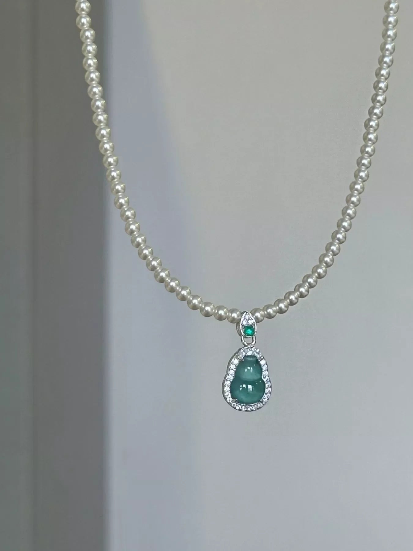 Gourd Pendant Pearl Necklace