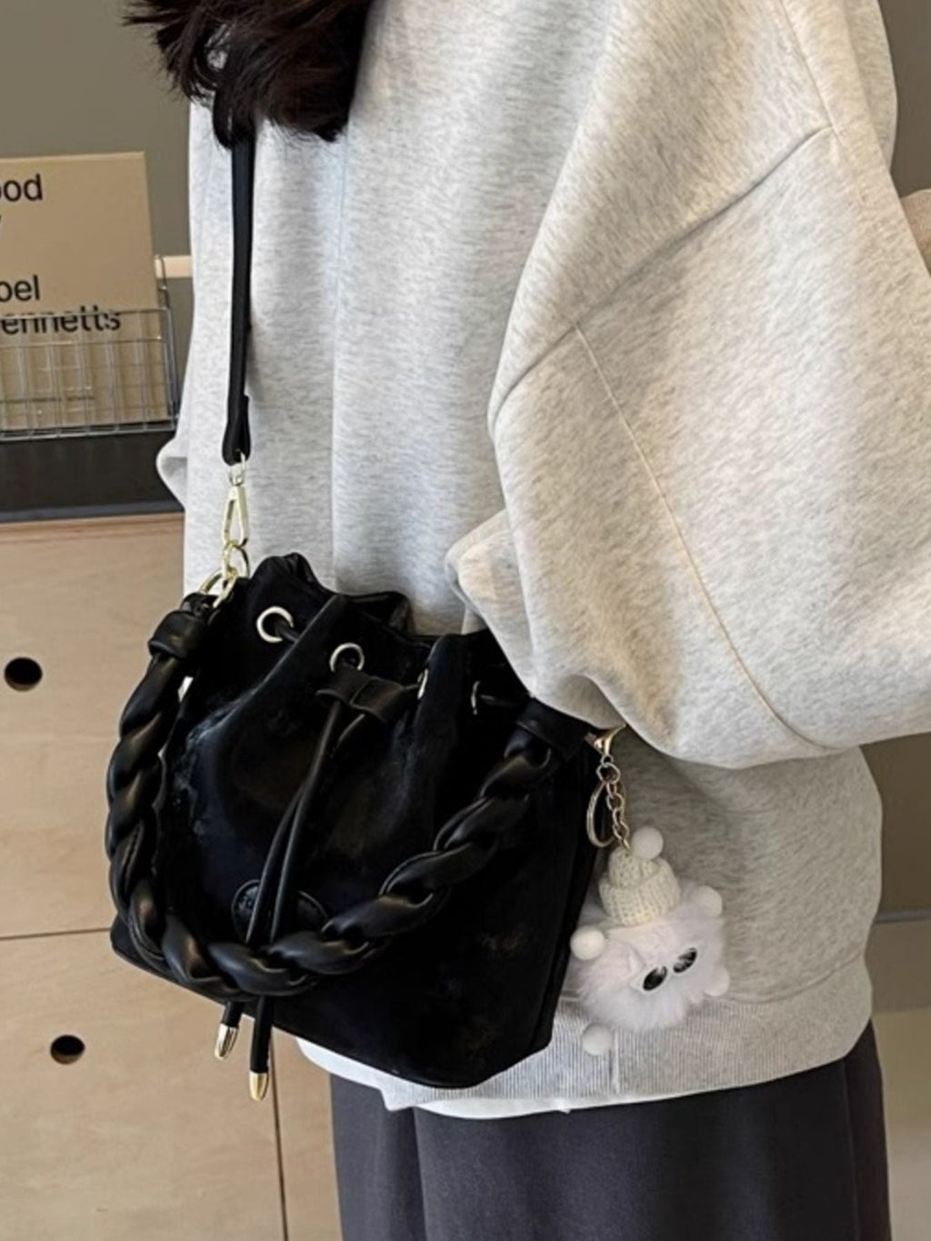 Chunky Chain Trim Drawstring Bucket Crossbody Bag