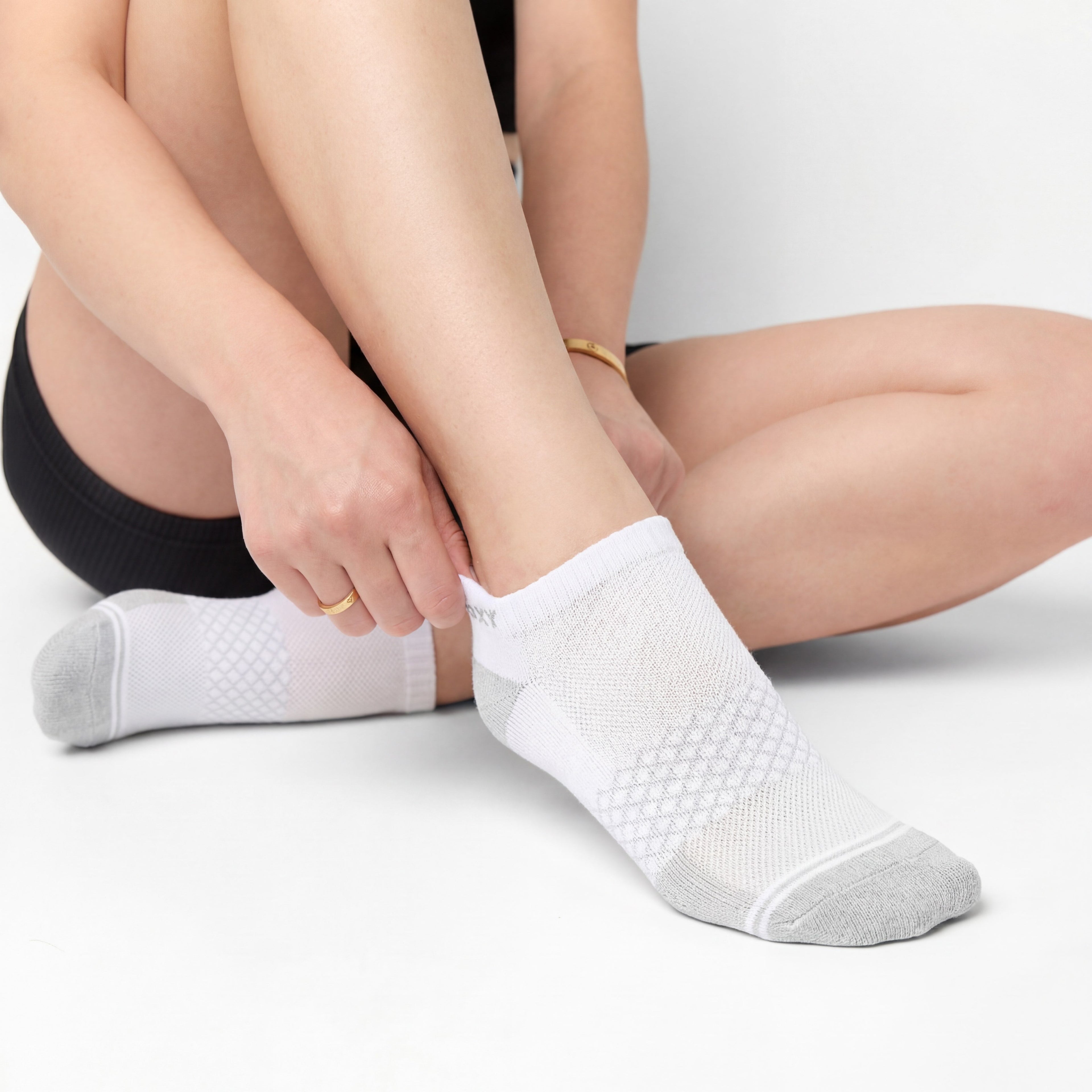 Black and White Ankle Socks 2-Pack
