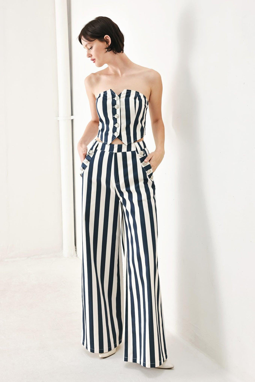 NAVY BLOSSOM WOVEN TUBE TOP