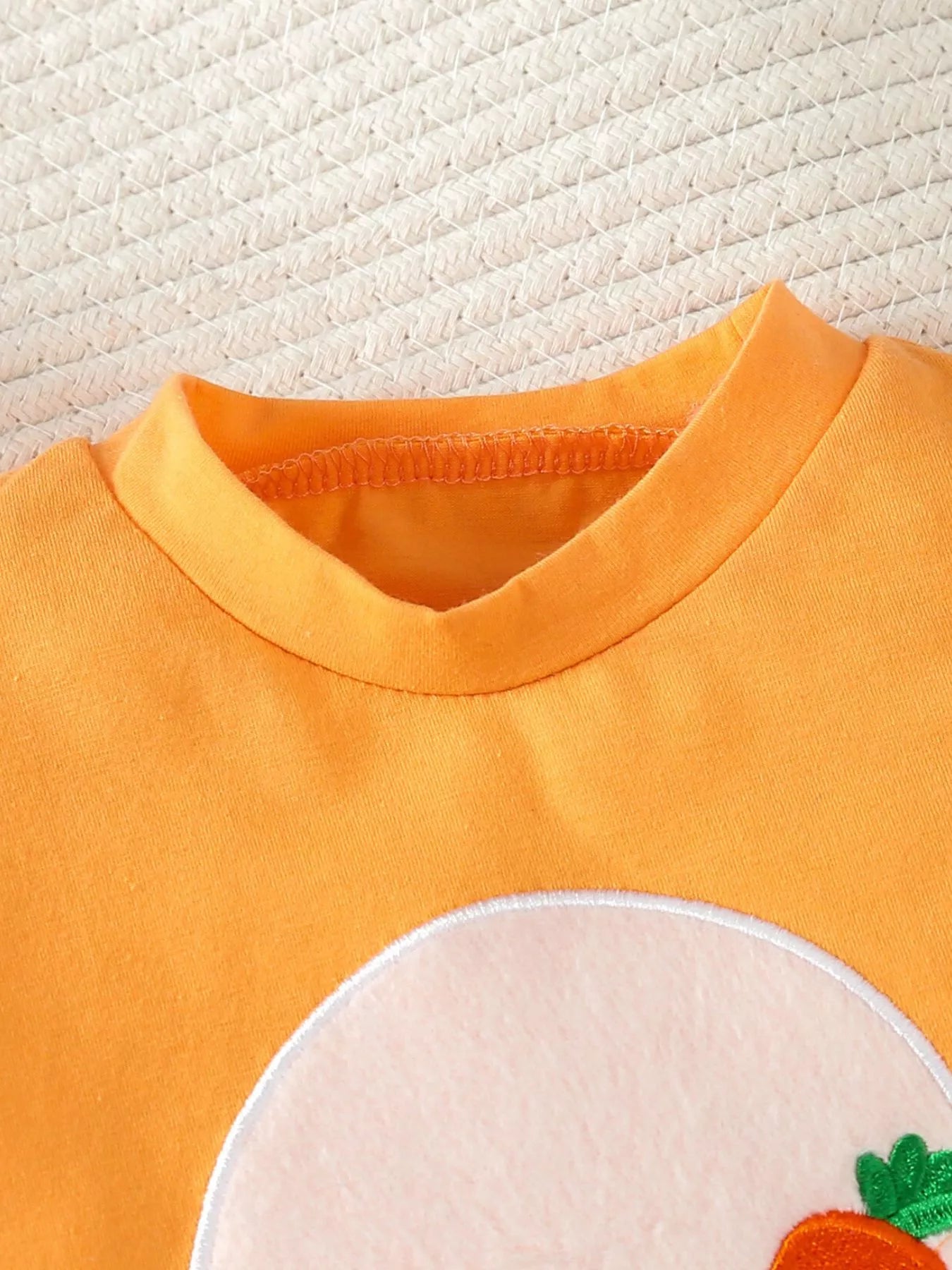 Children's Carrot Embroidered Round Neck One-Piece & Hat Set