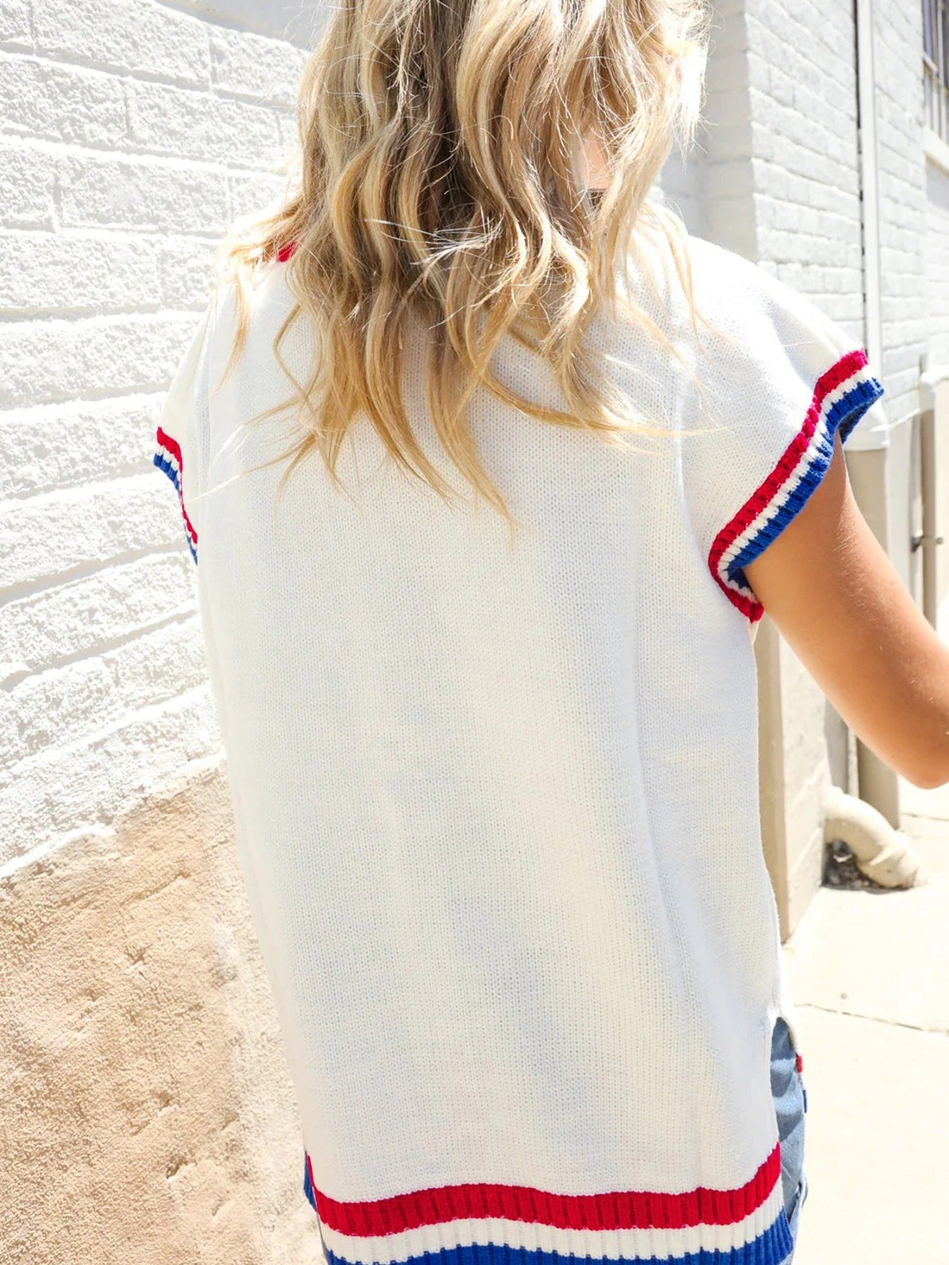 Round Neck Contrast Striped Sweater Vest