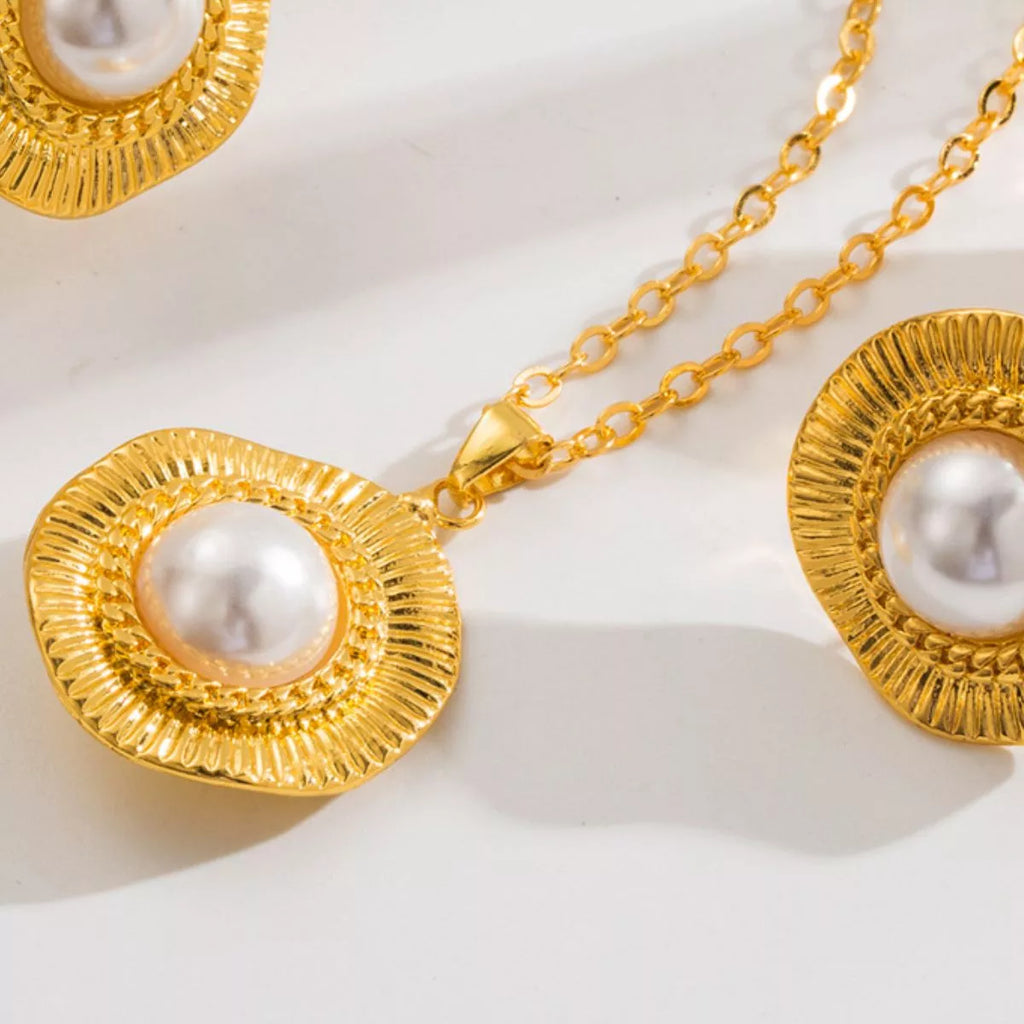 Alloy Pearl Pendant Necklace
