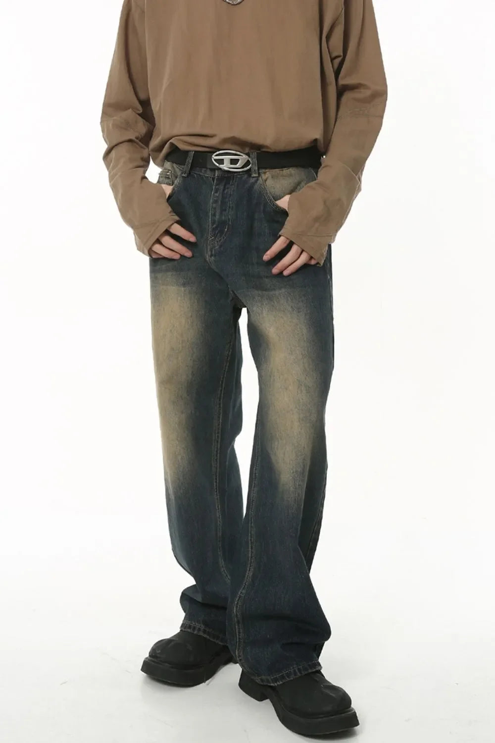 Mid Rise Jeans with Pockets