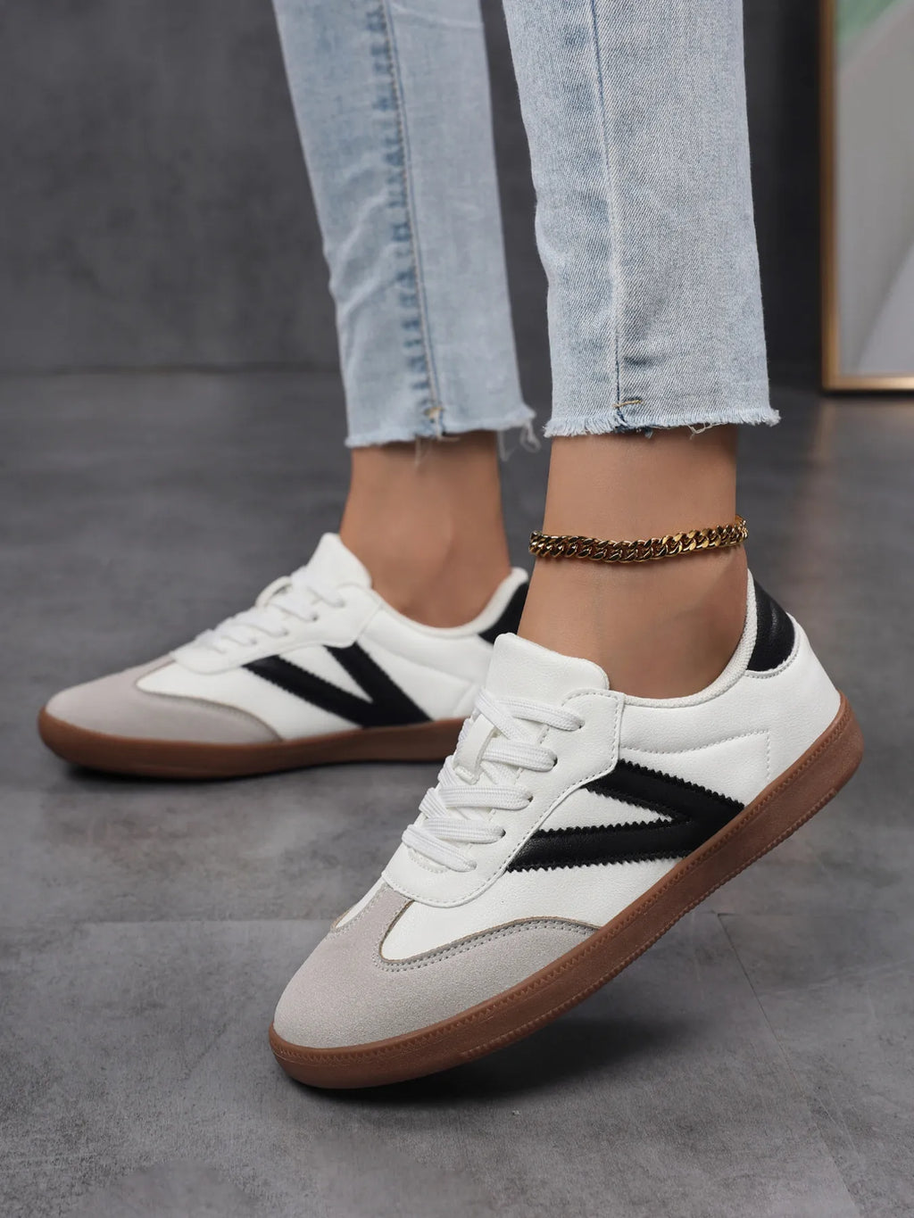 Contrast Round Toe Sneakers