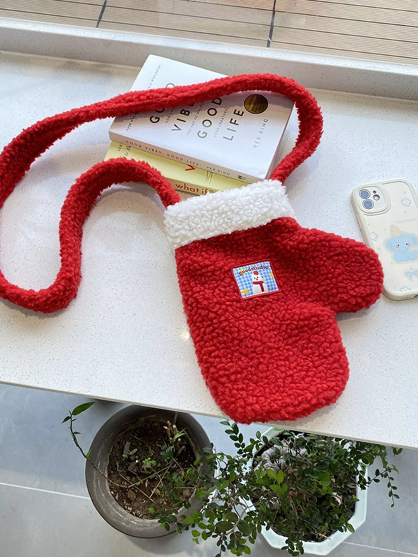 Christmas Mitten-Shaped Plush Crossbody Bag