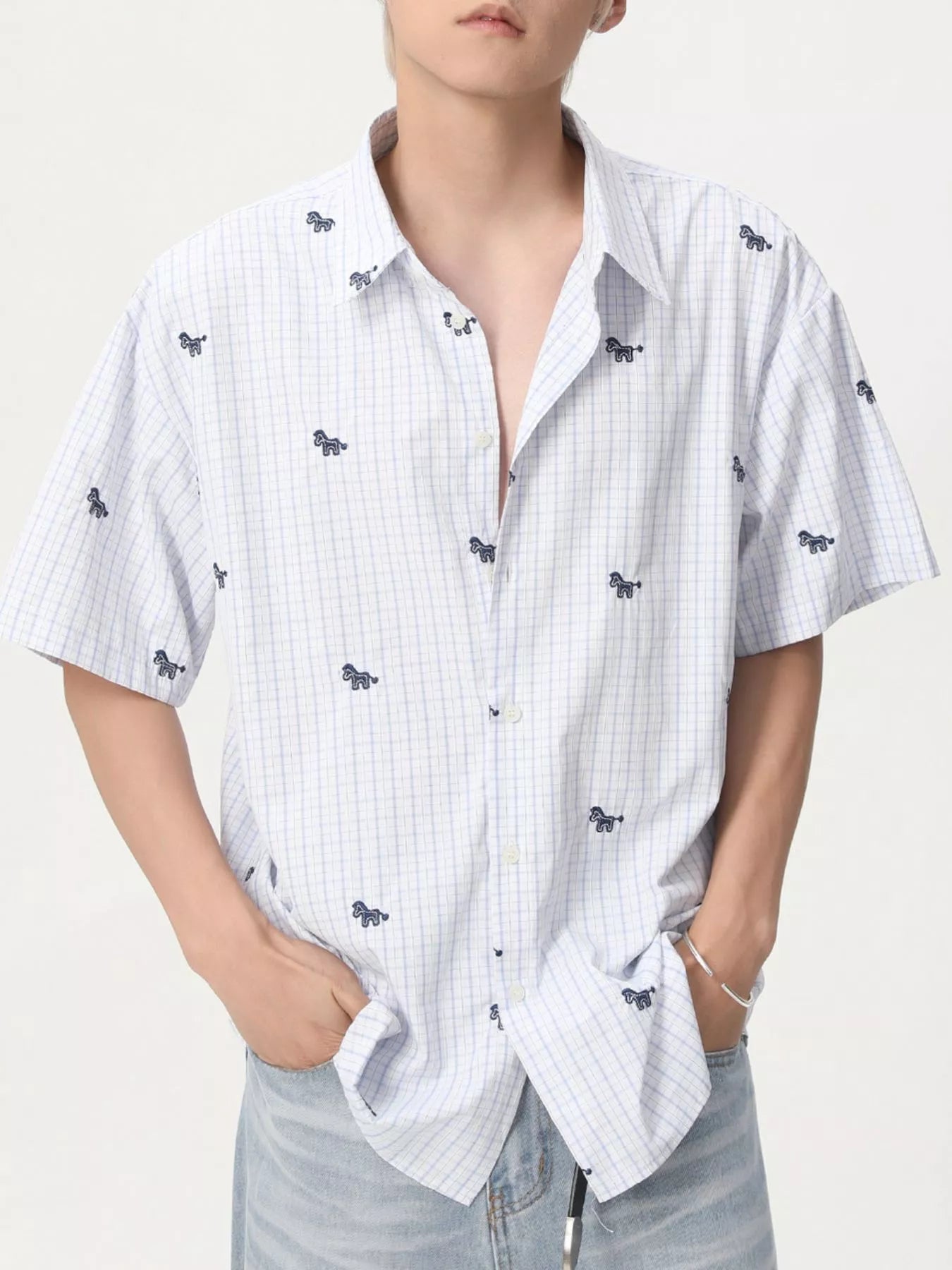 Men's Plaid Short Sleeve Shirt with Embroidered Animal Pattern