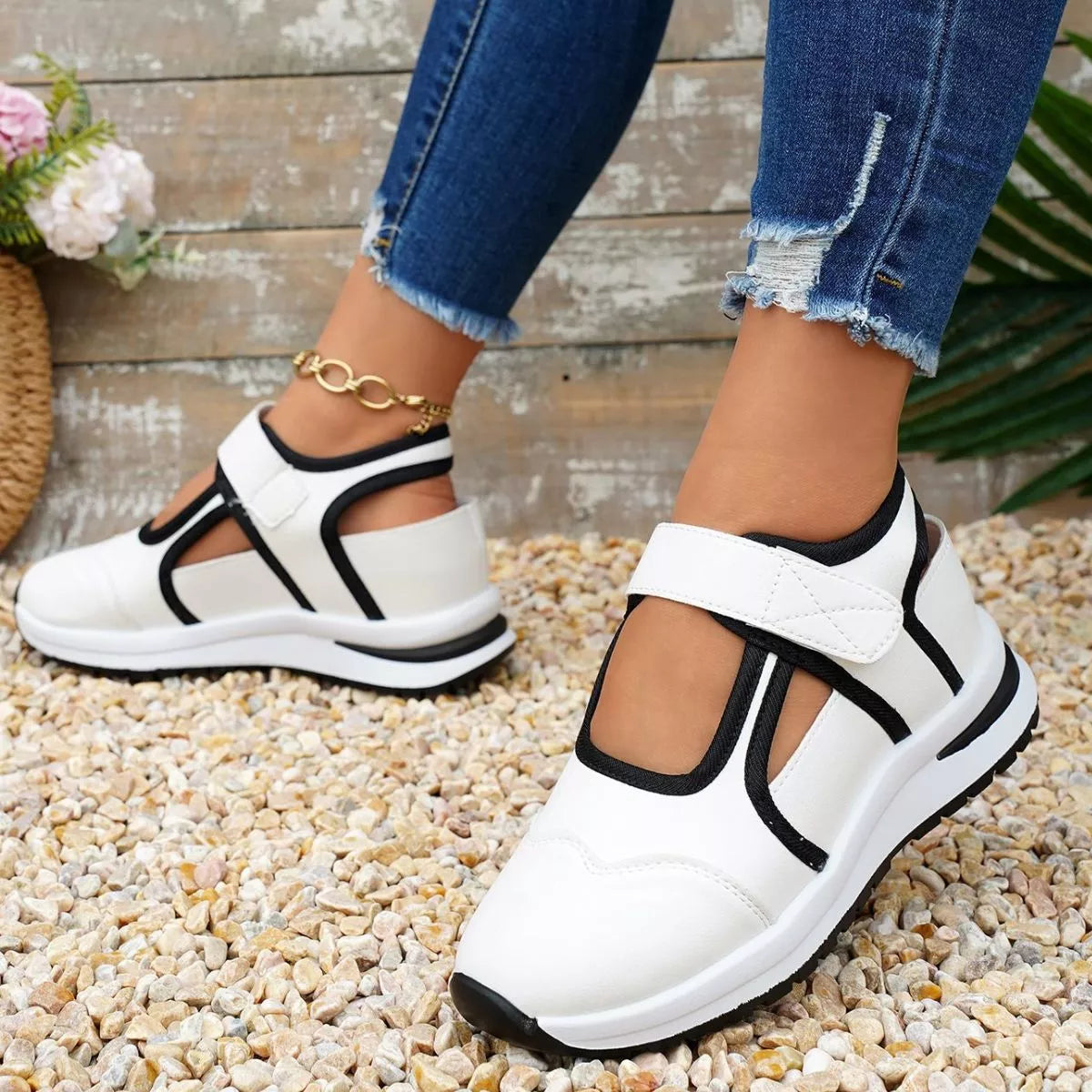 Round Toe Contrast Sneakers