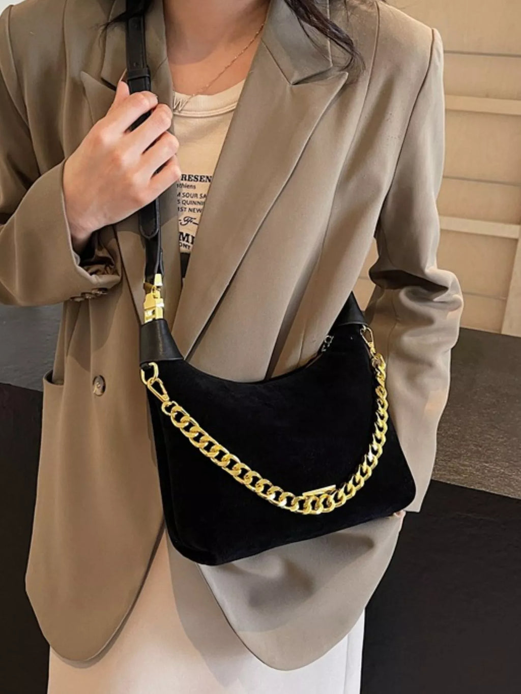 Chain Detail Crossbody Bag
