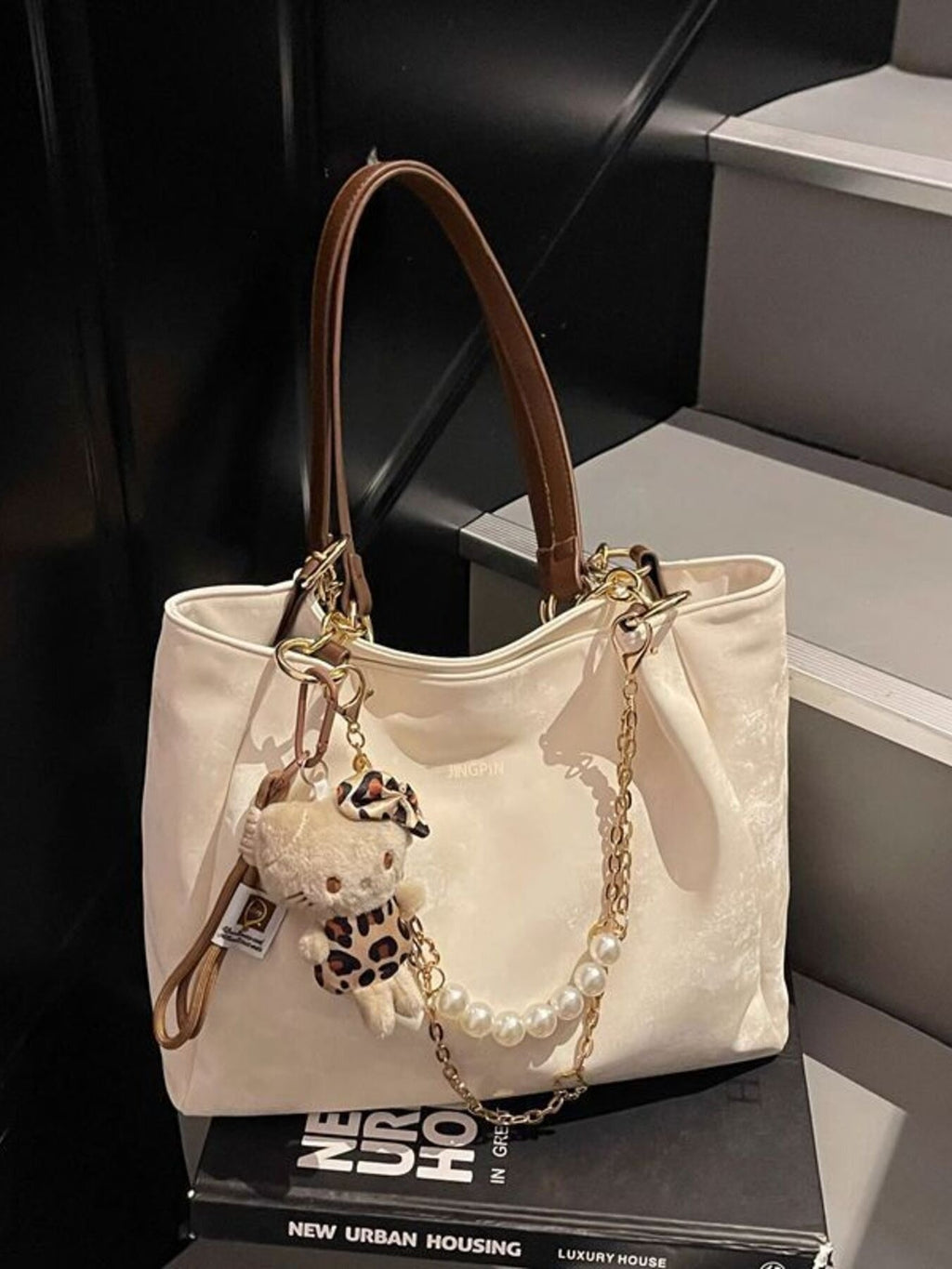 Pearl Chain Decor Shoulder Bag