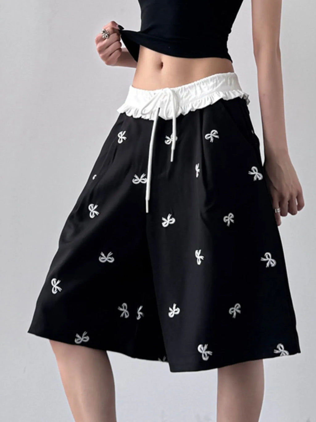 Bow Print Wide Leg Shorts with Contrast Ruffle Waistband