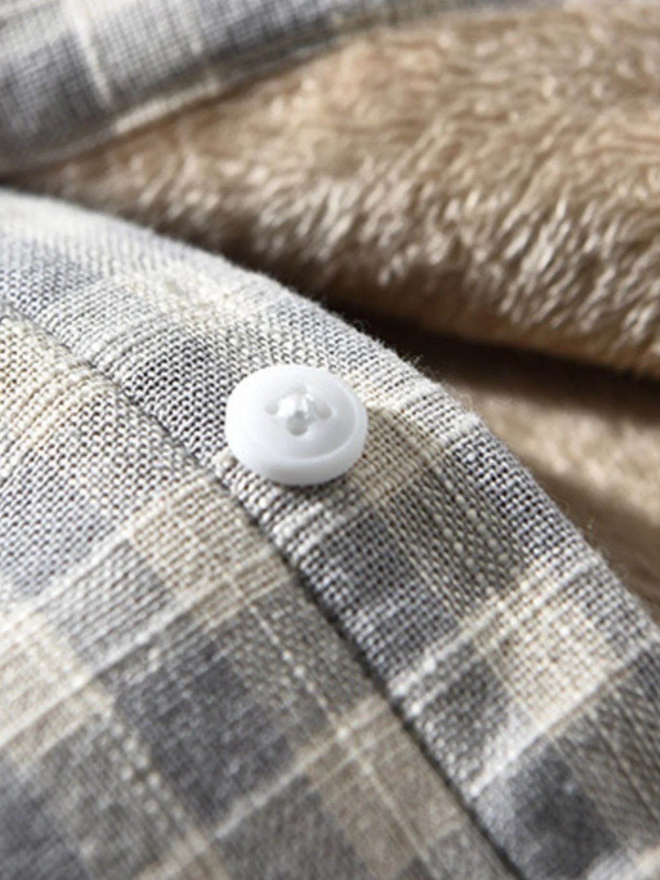 Men's Plus Size Plaid Button-Down Shirt with Contrast Inner Lining