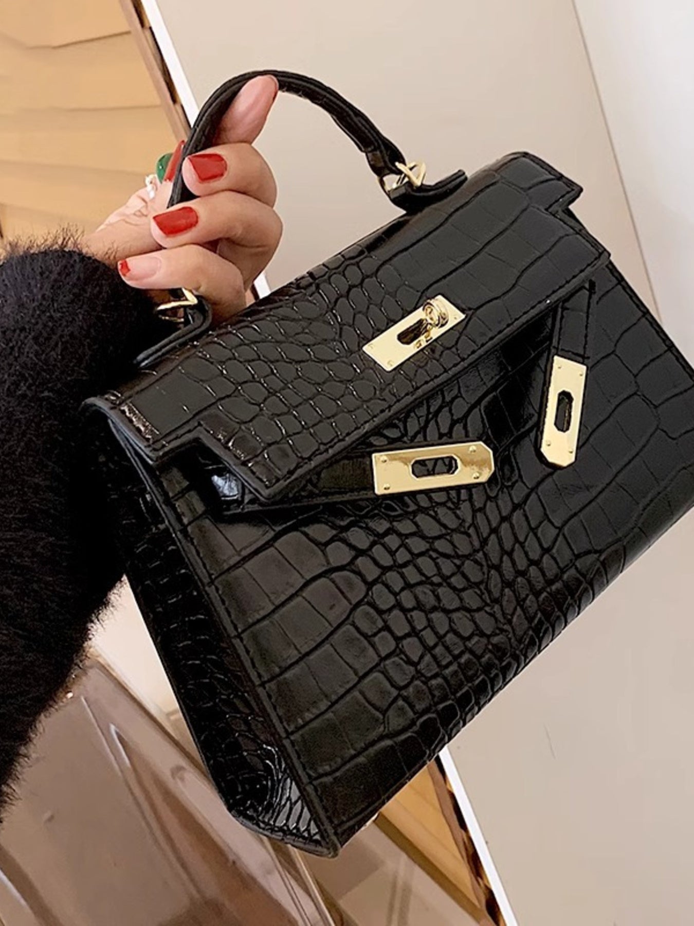 Crocodile Pattern Flap Crossbody Bag