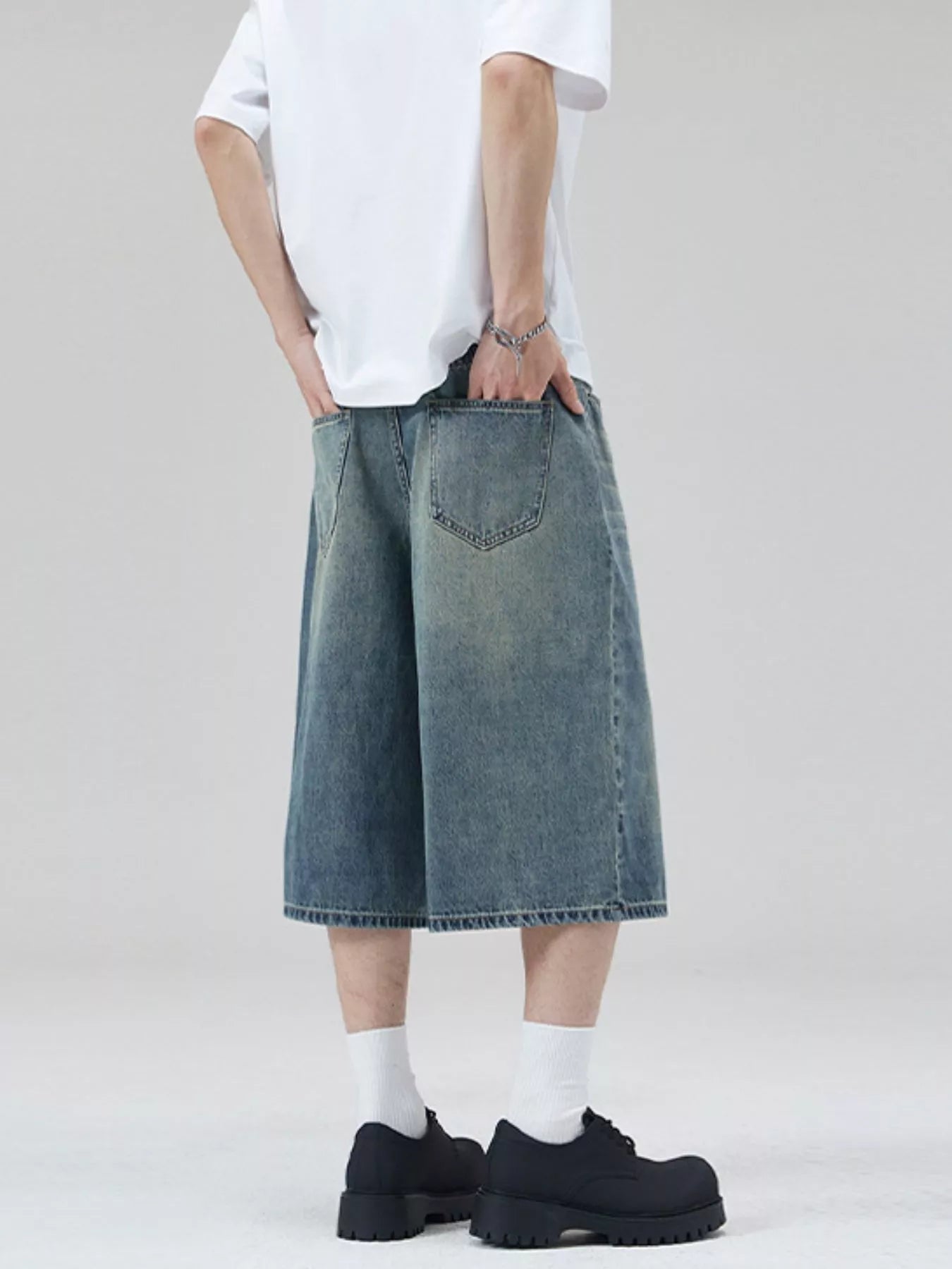 Men's Wide-Leg Denim Shorts