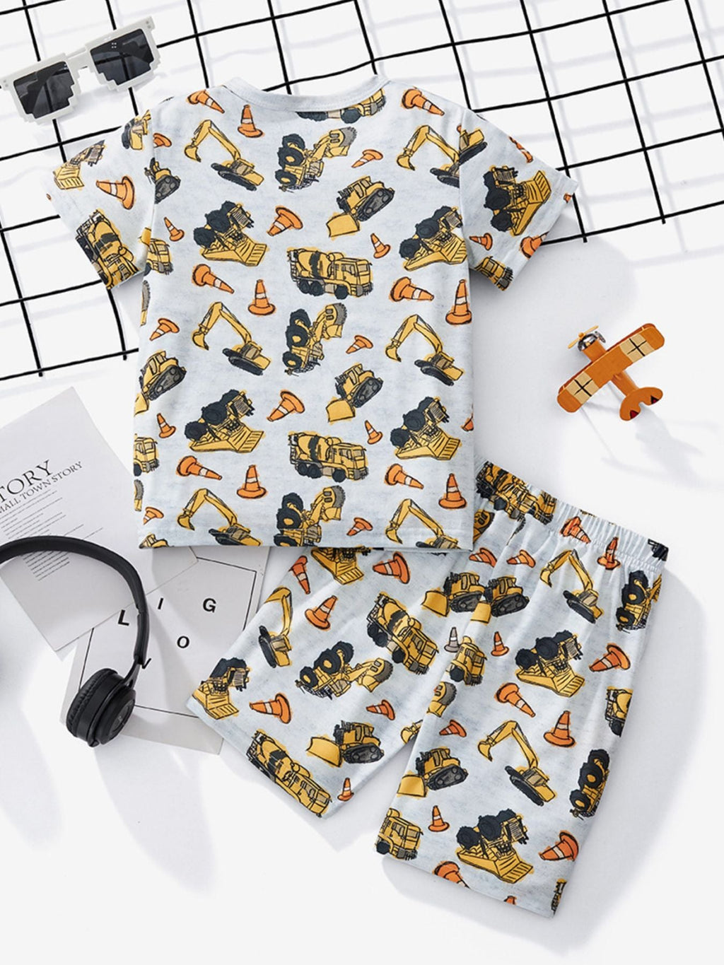Children's Construction Vehicle Print Round Neck Tee and Shorts Set