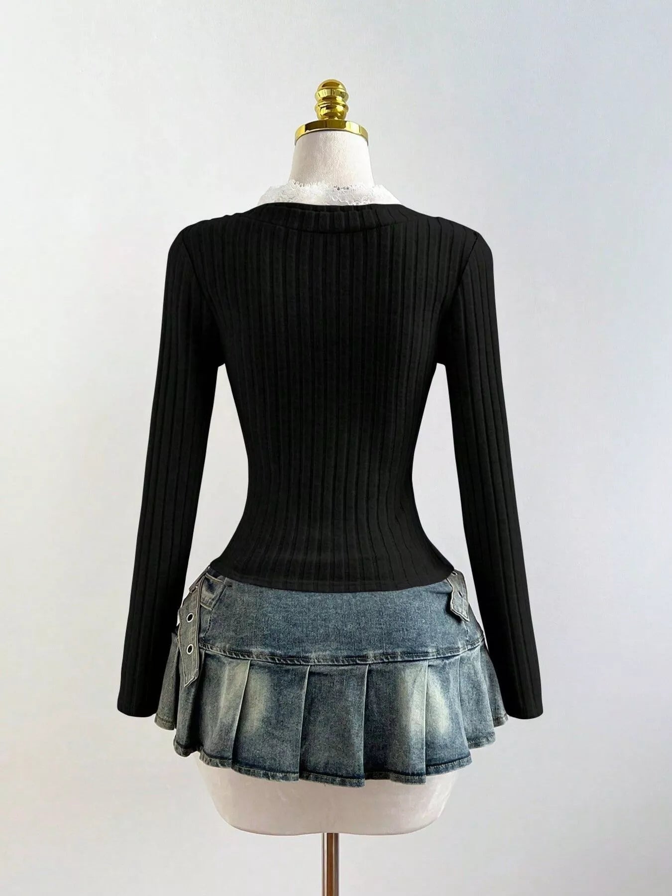 V-Neck Lace Trim Ribbed Knit T-Shirt