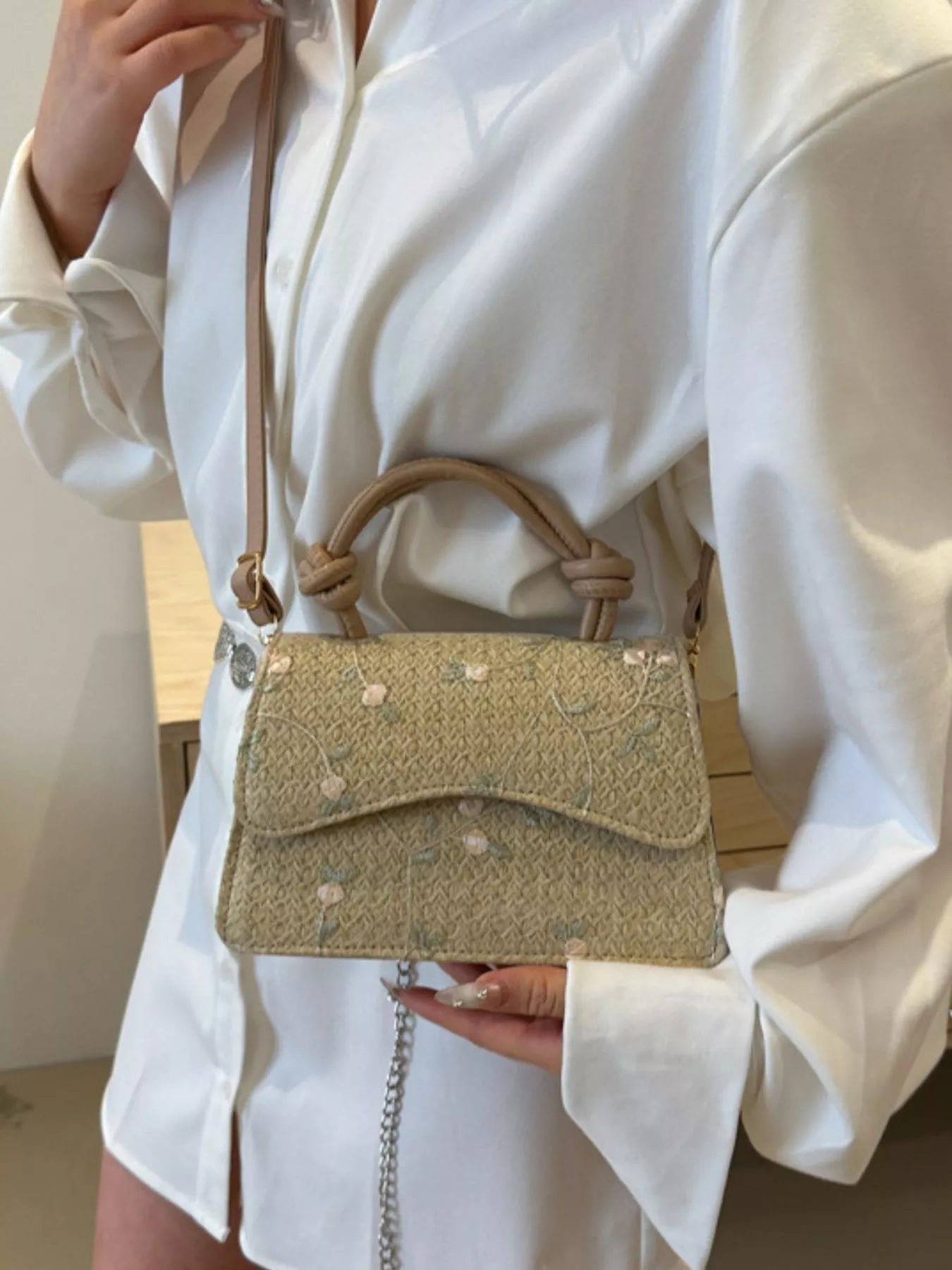 Floral Embroidered Straw Woven Crossbody Bag