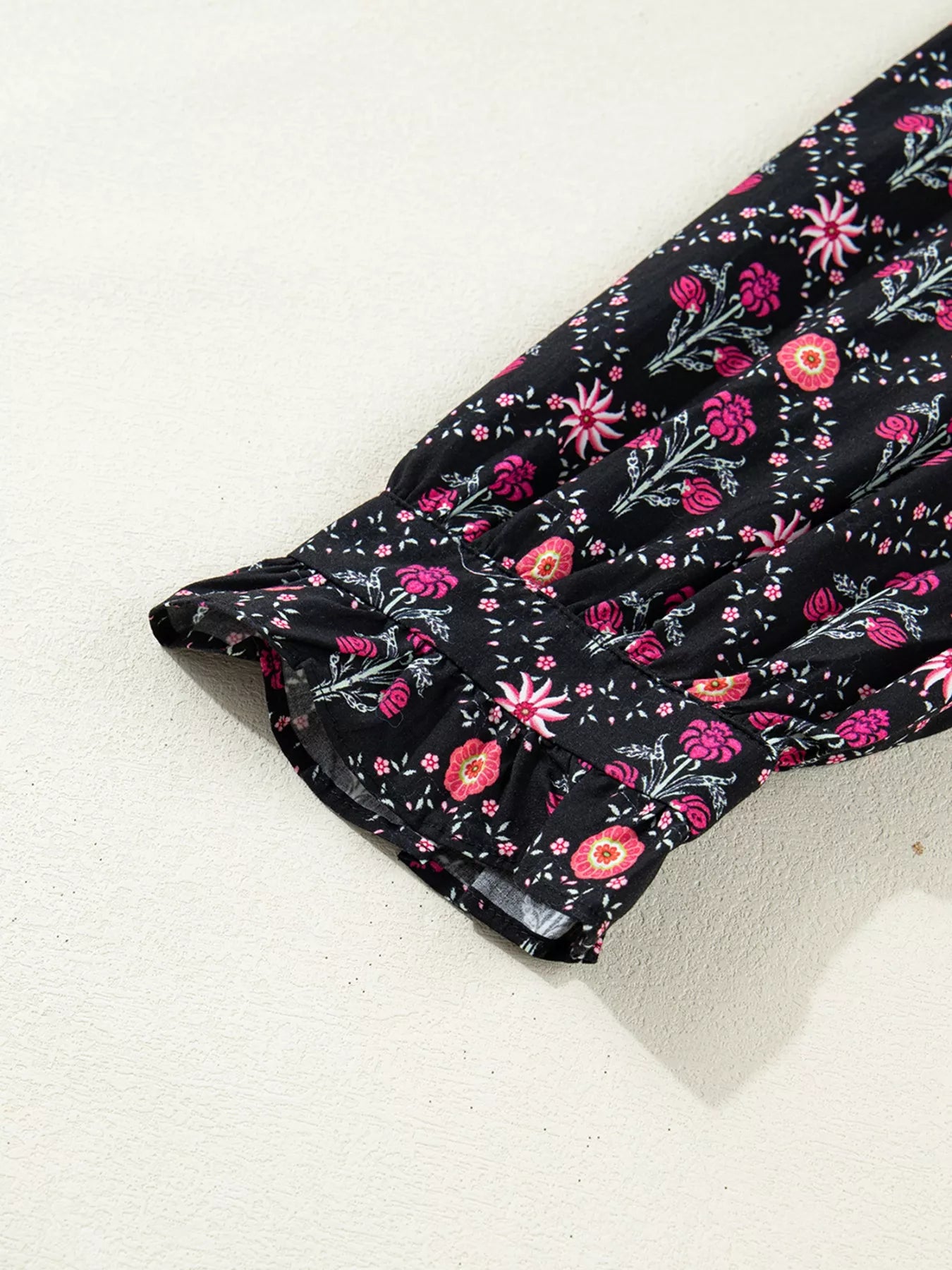 Contrast V Neckline Bracelet Sleeve Vintage Floral Blouse