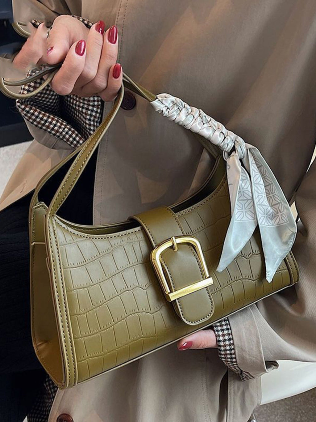 Crocodile Pattern Buckle Shoulder Bag