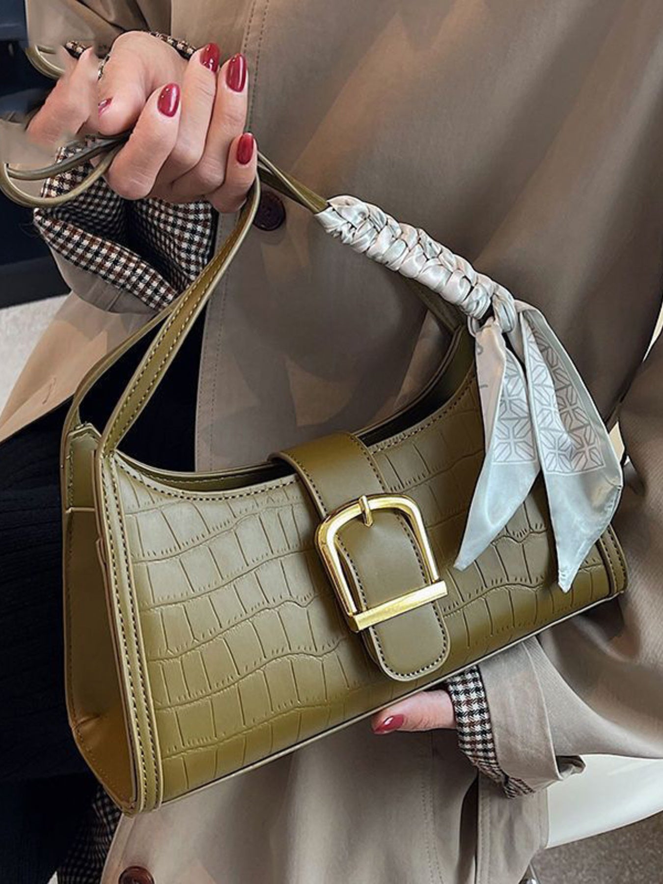Crocodile Pattern Buckle Shoulder Bag