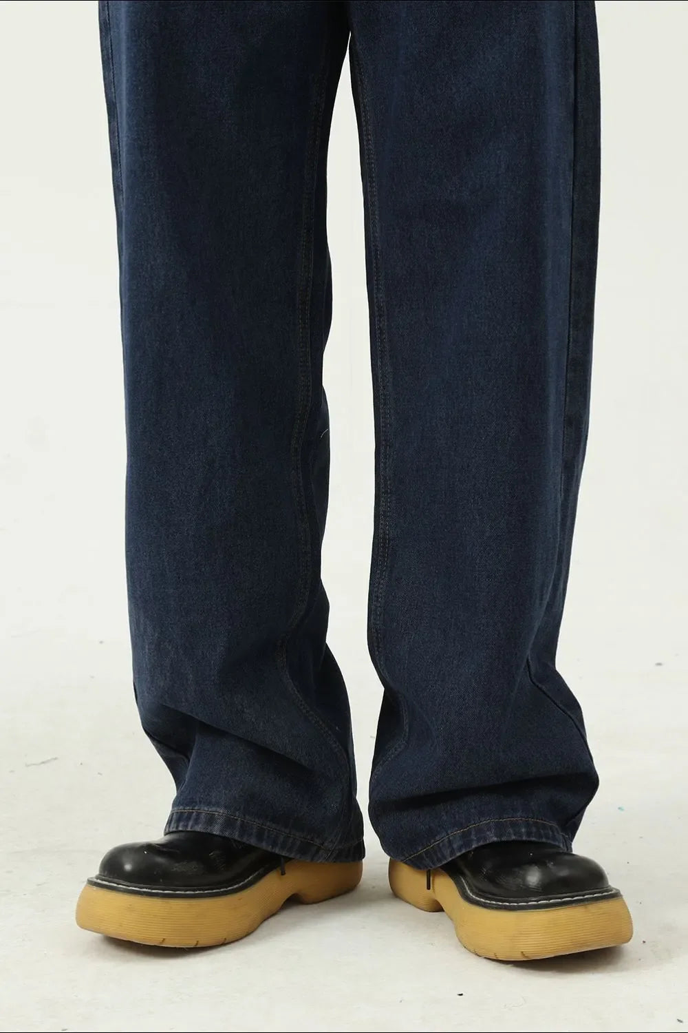 Mid Rise Jeans with Pockets