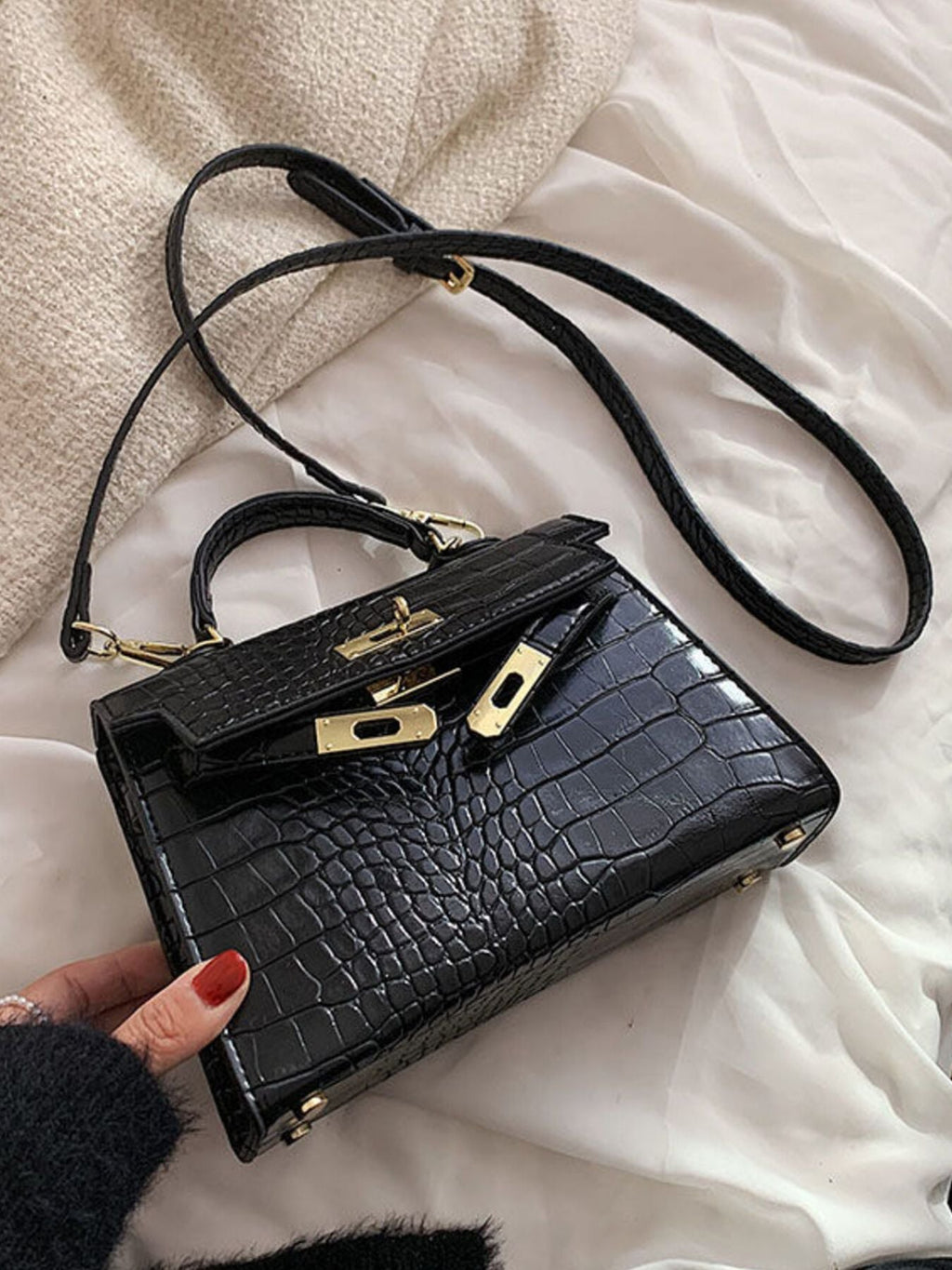 Crocodile Pattern Flap Crossbody Bag