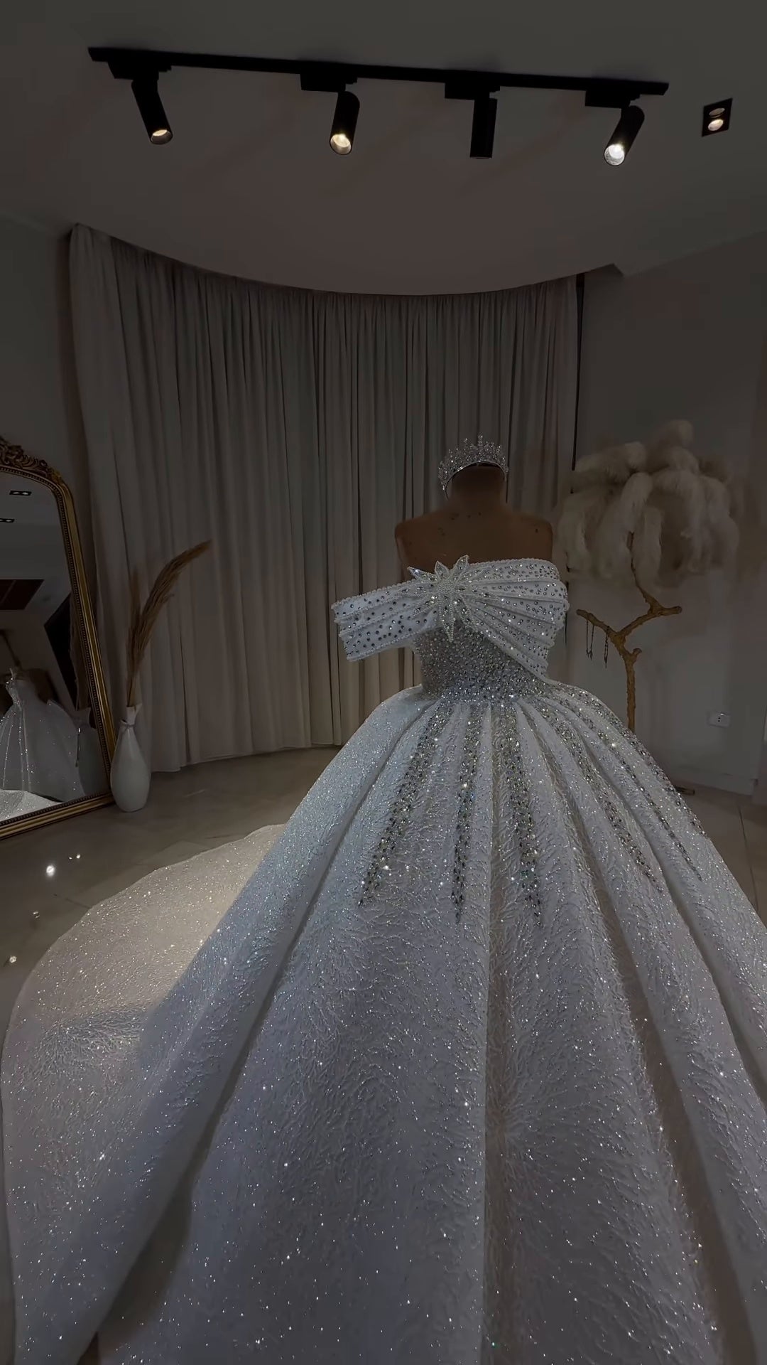 Midnight Elegance Crystal Luxury Wedding Dress GD103