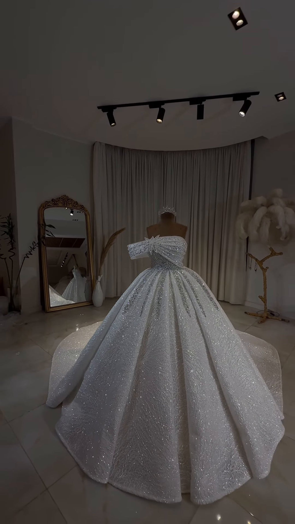 Midnight Elegance Crystal Luxury Wedding Dress GD103