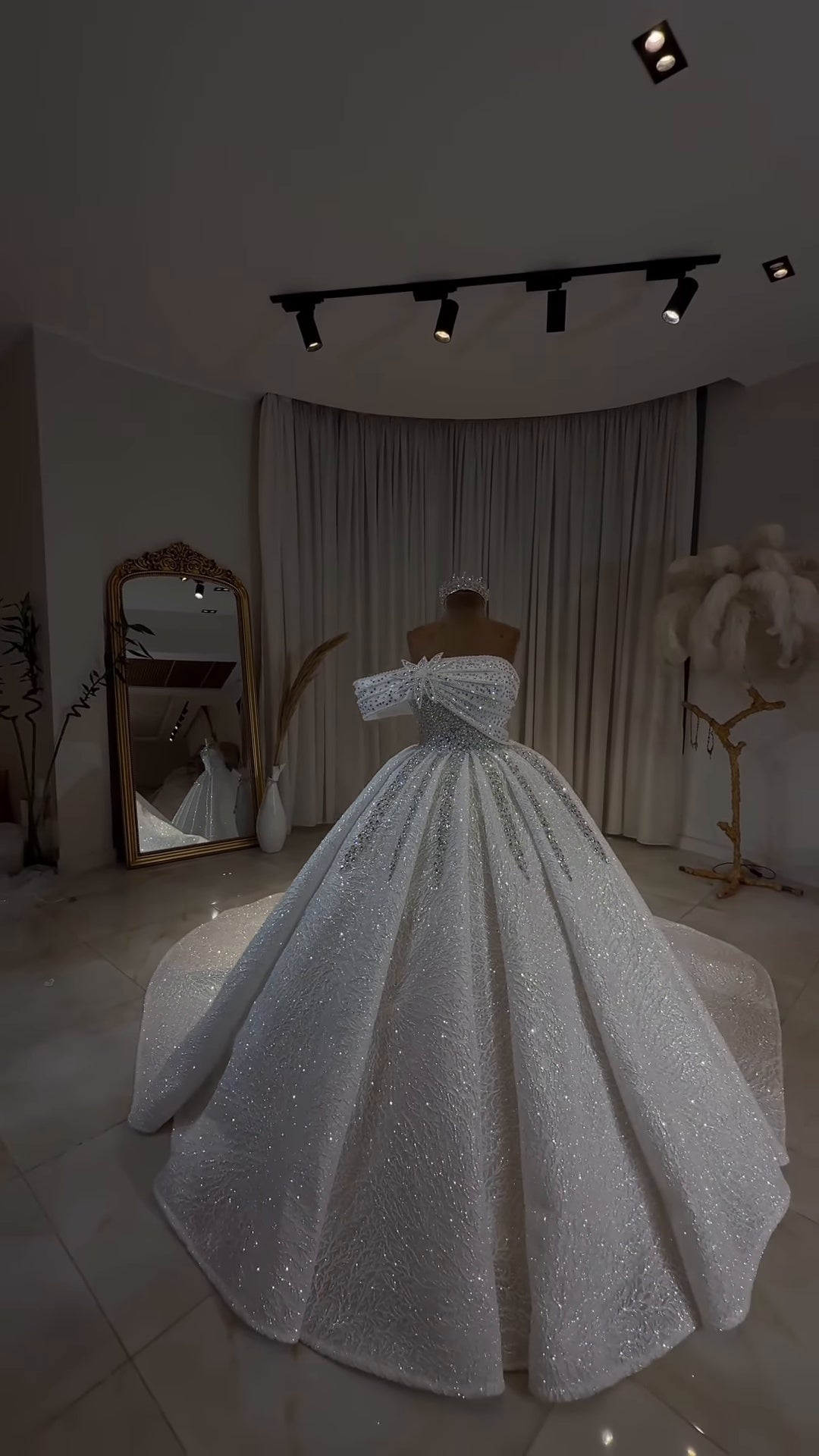 Midnight Elegance Crystal Luxury Wedding Dress GD103