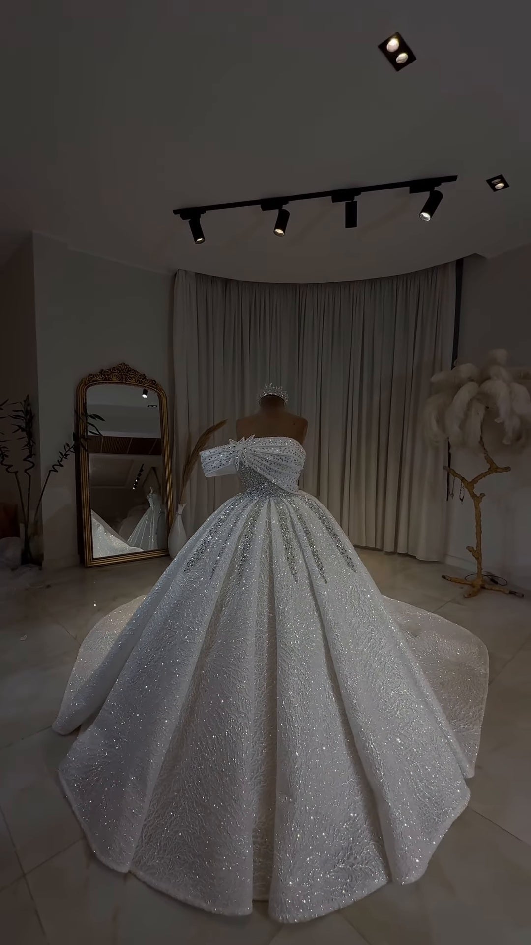 Midnight Elegance Crystal Luxury Wedding Dress GD103