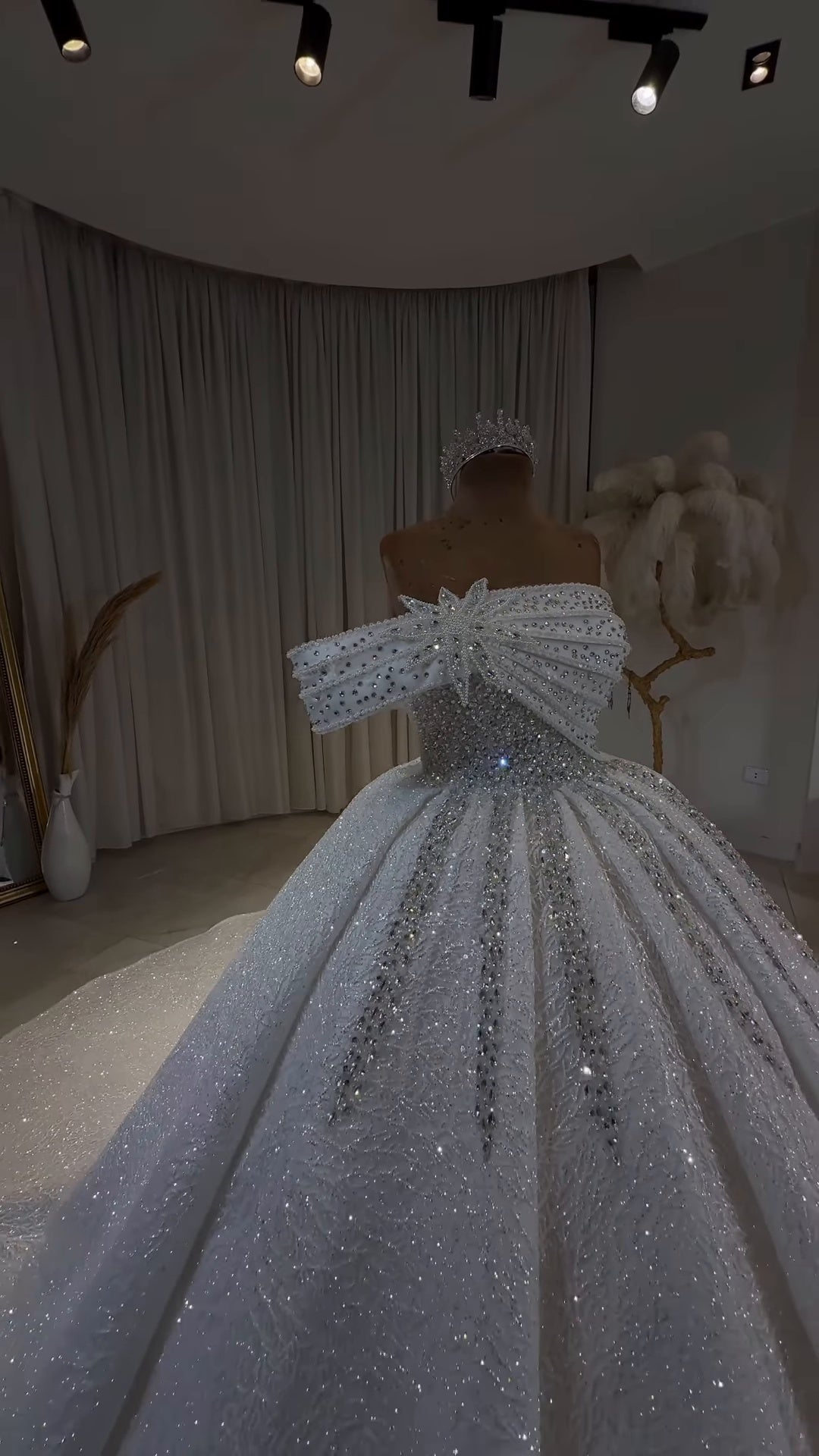 Midnight Elegance Crystal Luxury Wedding Dress GD103
