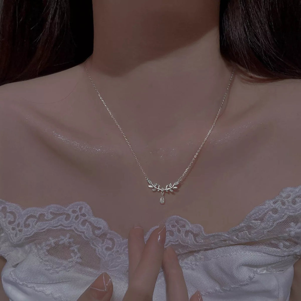 925 Sterling Silver Zircon Flower Necklace