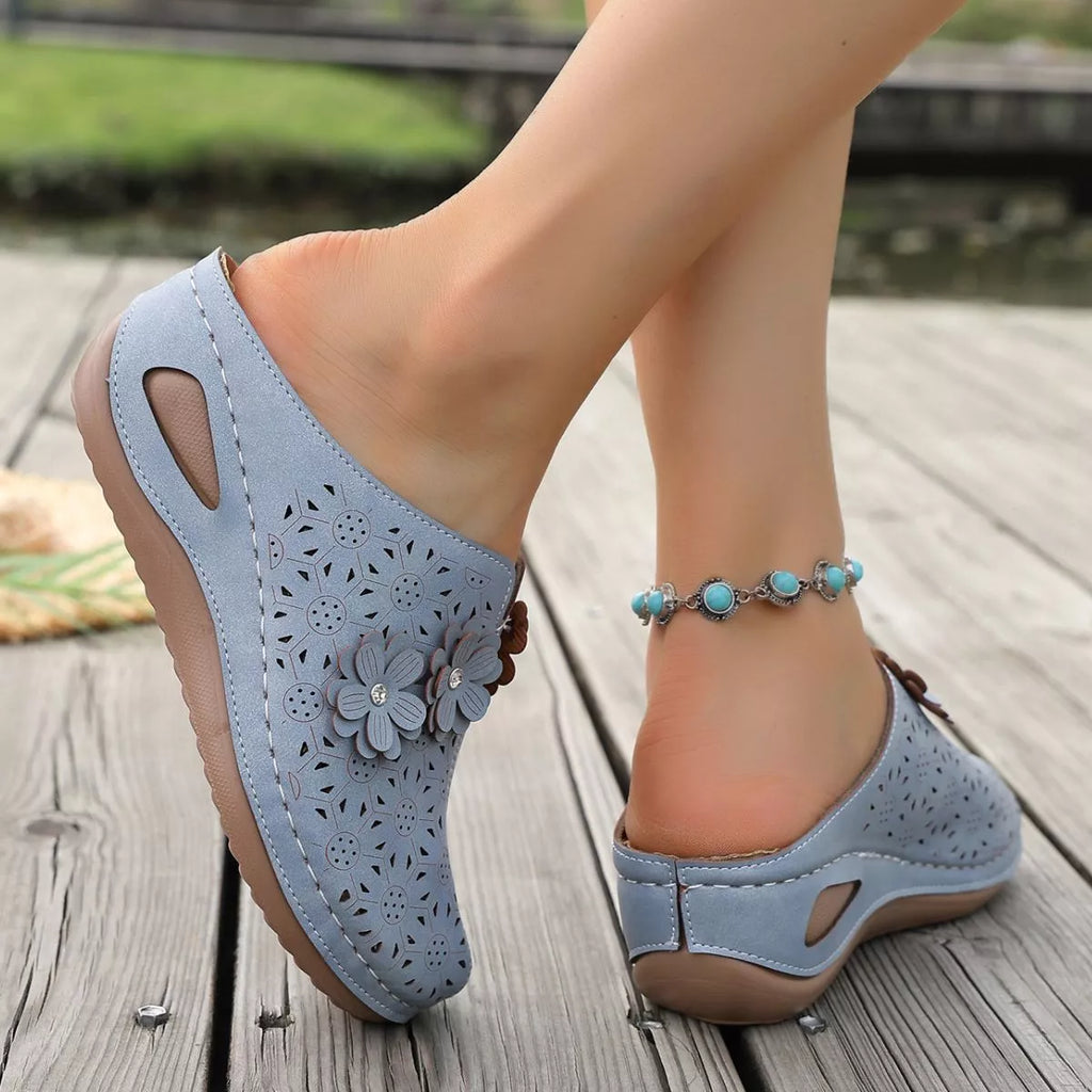 Floral Decor Round Toe Sandals