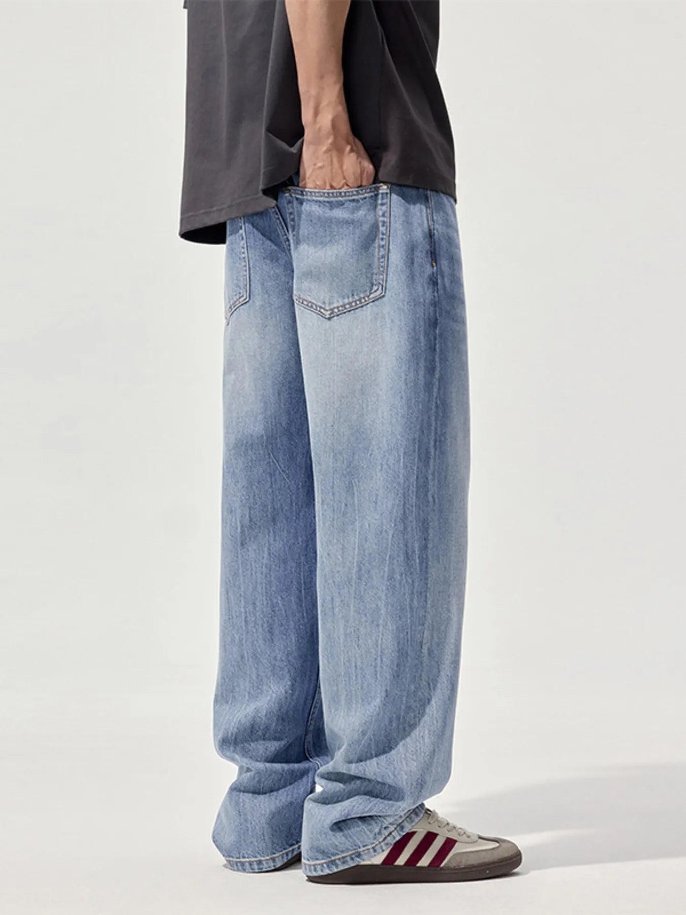 Men's Wide-Leg Relaxed Fit Jeans