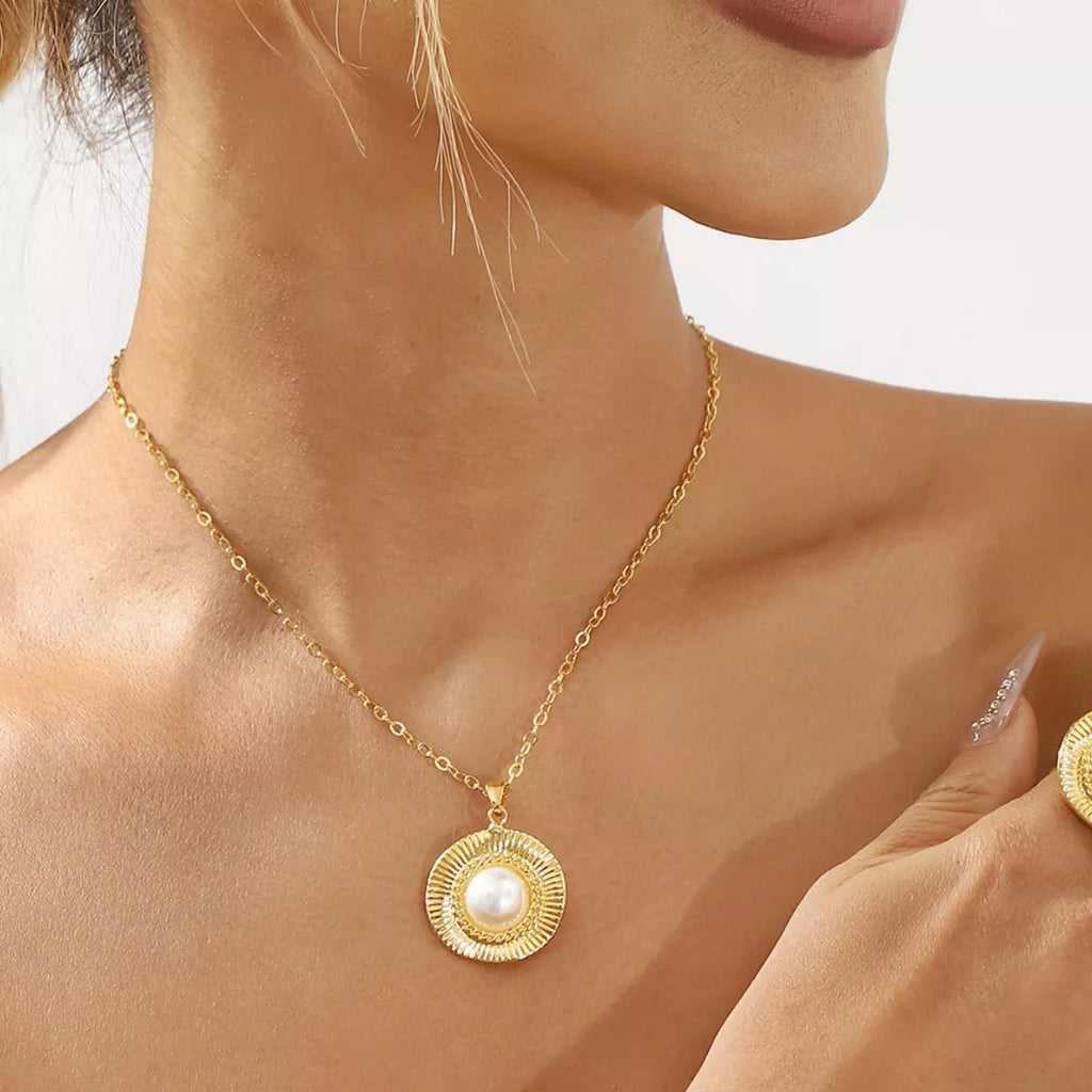 Alloy Pearl Pendant Necklace