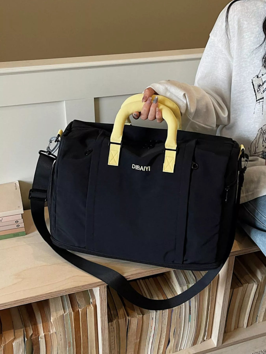 Durable Travel Duffel Bag with Comfortable Contrast Handle