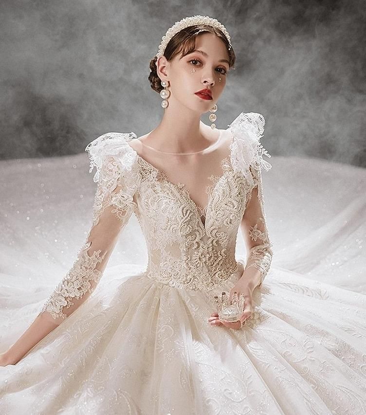 Luxurious Princess Wedding Dress with Shiny Pearls EDW401
