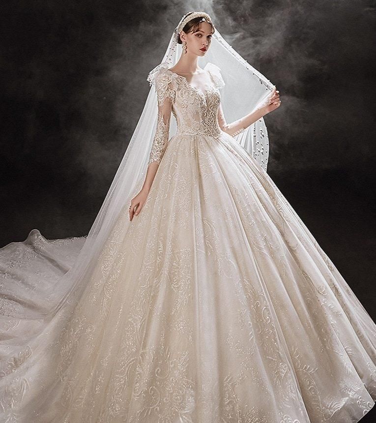 Luxurious Princess Wedding Dress with Shiny Pearls EDW401